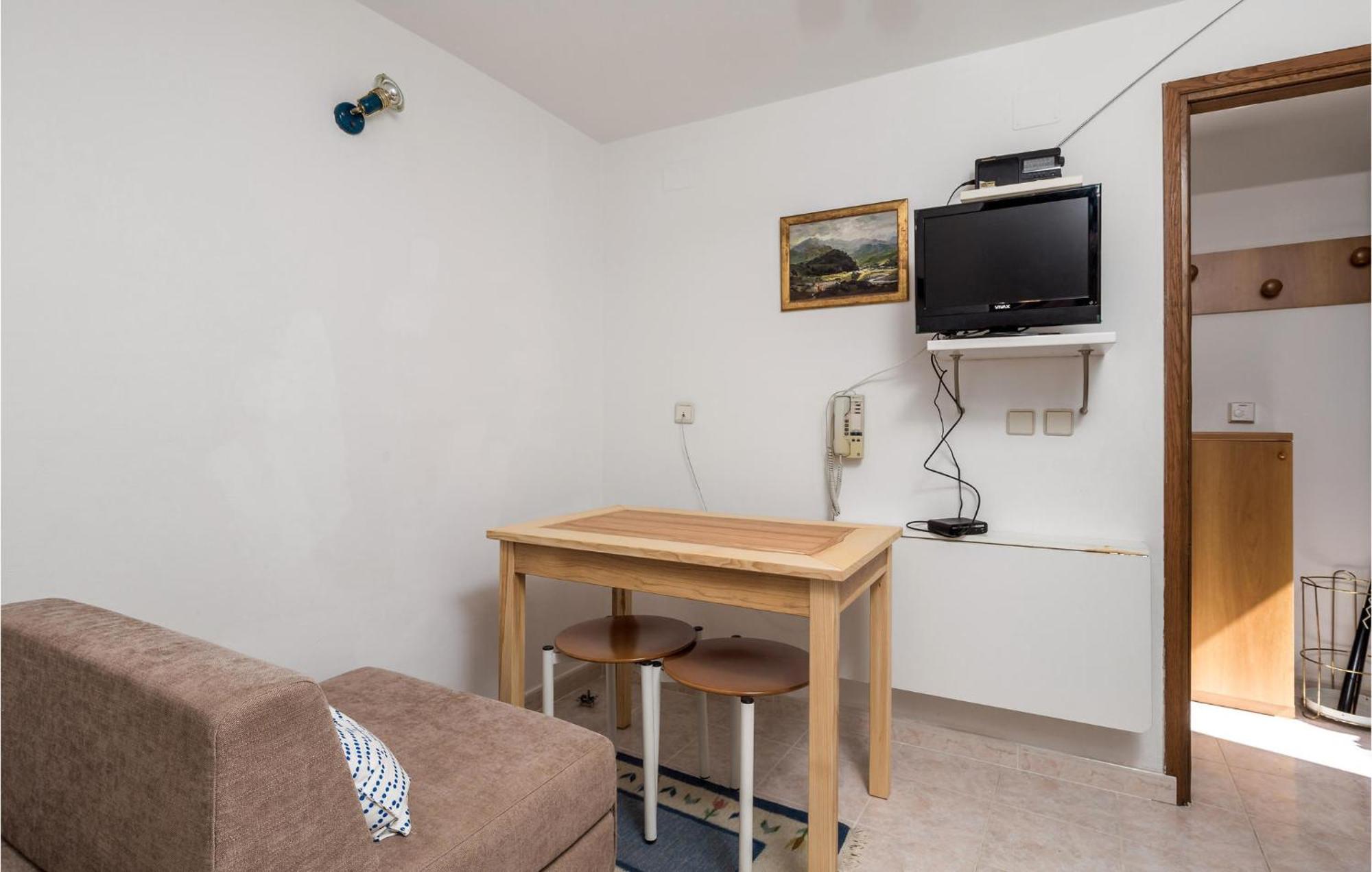 Lovely Apartment In Veli Losinj With Kitchen 外观 照片