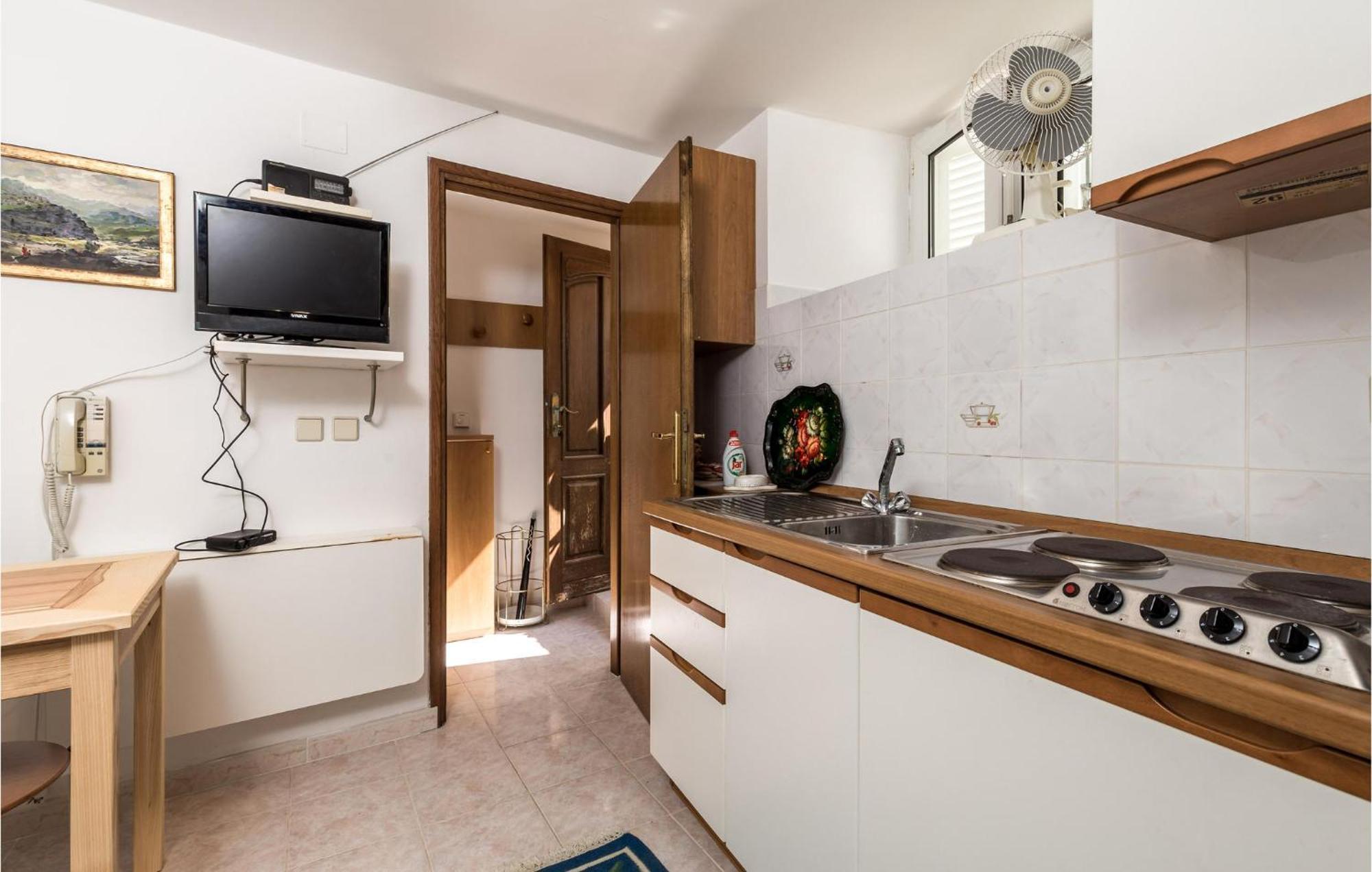 Lovely Apartment In Veli Losinj With Kitchen 外观 照片