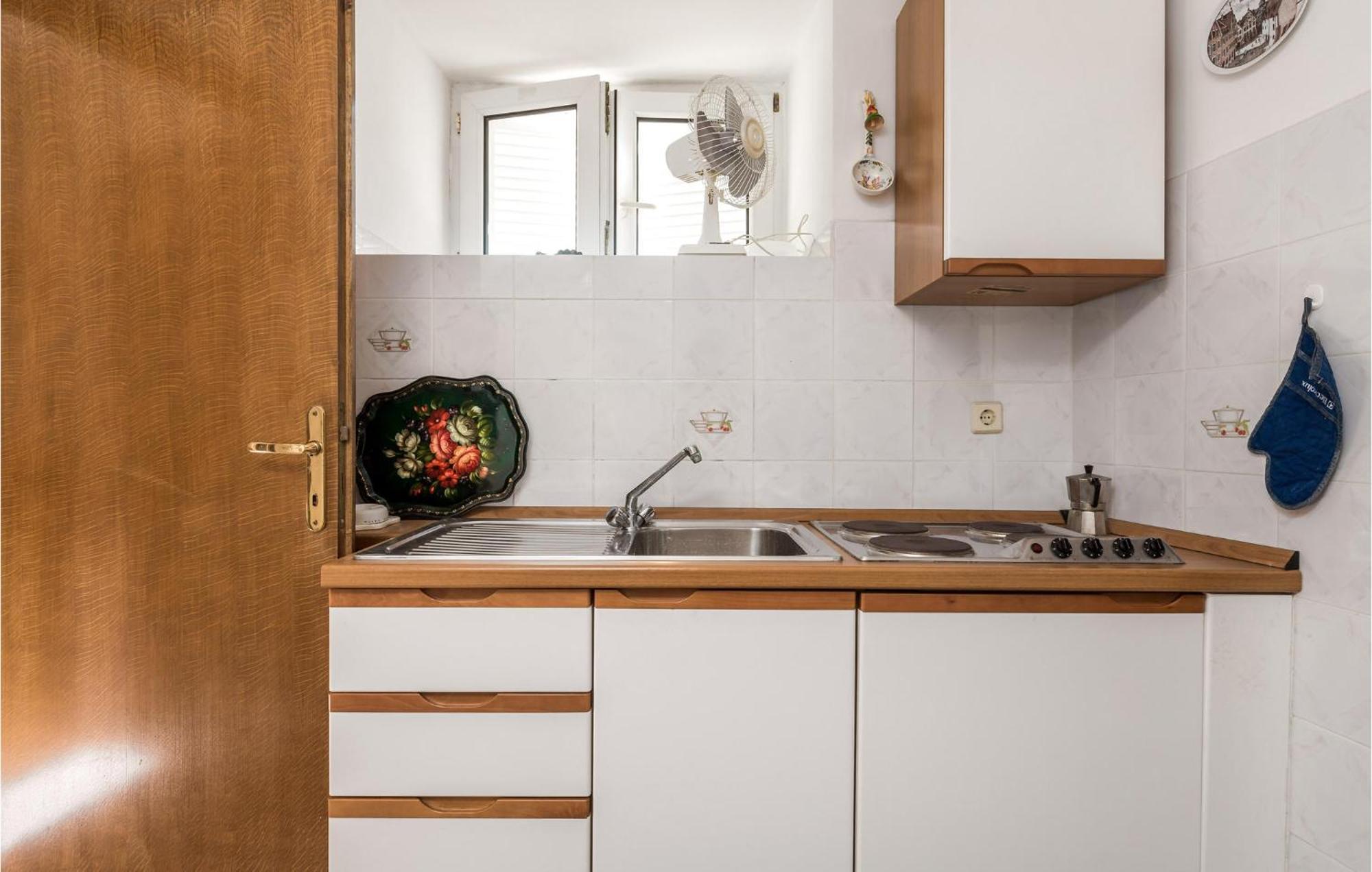 Lovely Apartment In Veli Losinj With Kitchen 外观 照片