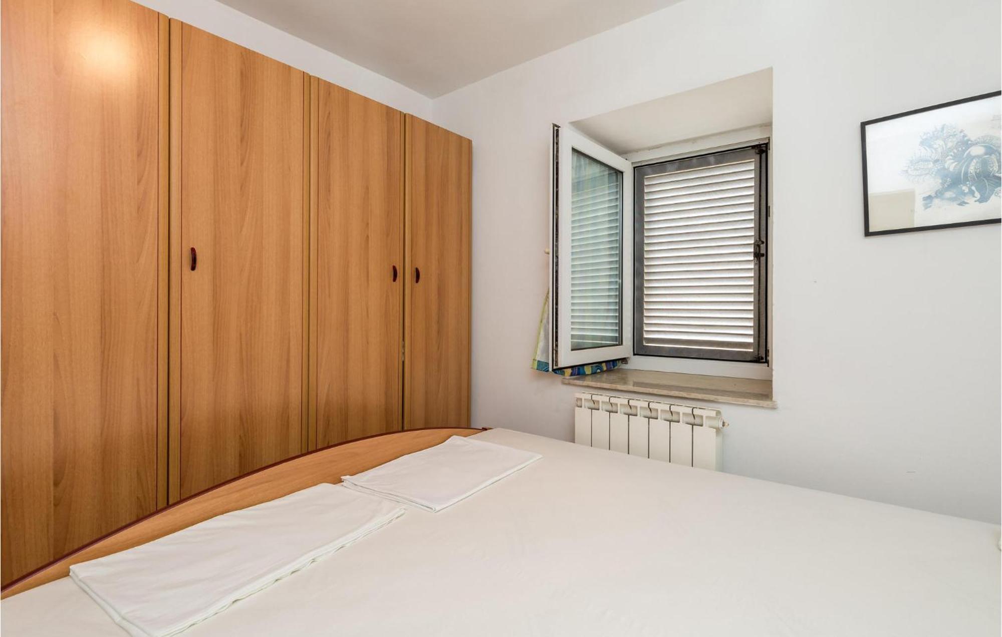 Lovely Apartment In Veli Losinj With Kitchen 外观 照片