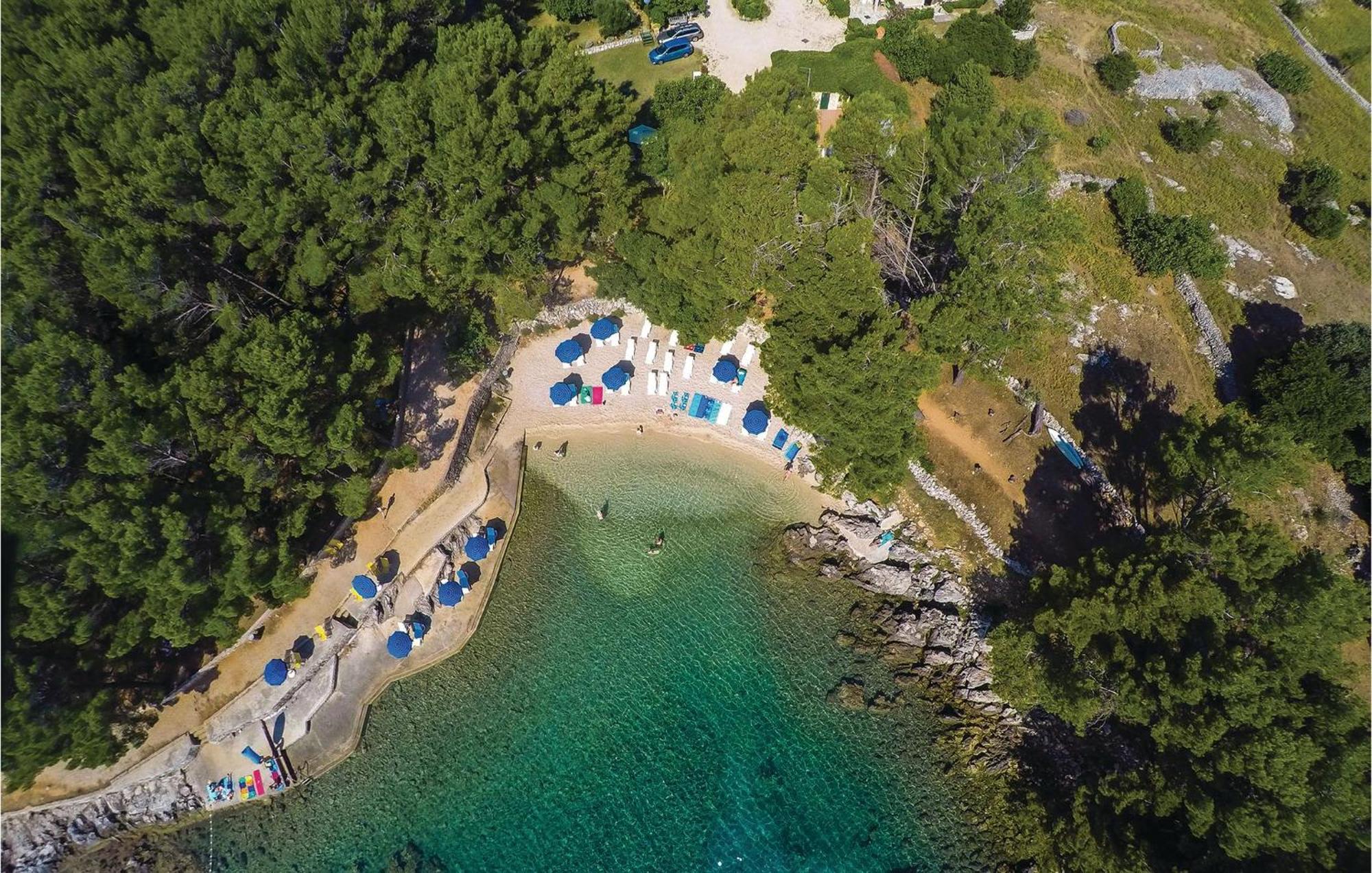 Lovely Apartment In Veli Losinj With Kitchen 外观 照片