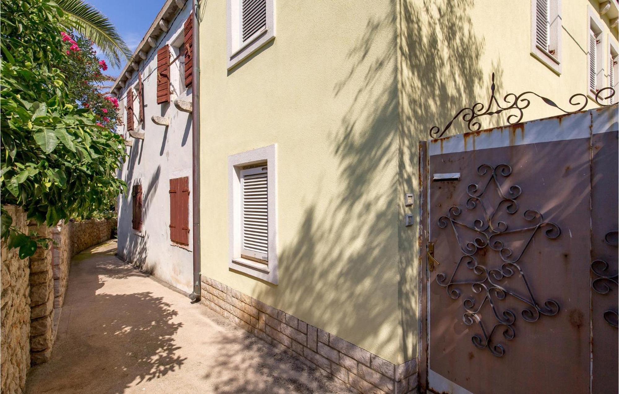 Lovely Apartment In Veli Losinj With Kitchen 外观 照片