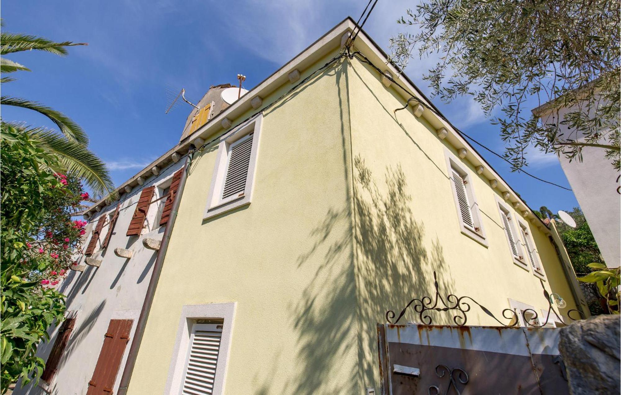 Lovely Apartment In Veli Losinj With Kitchen 外观 照片
