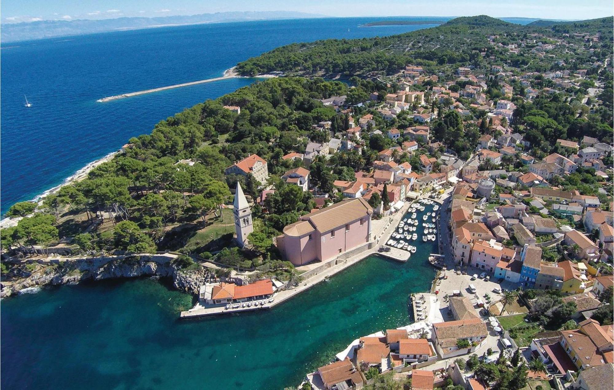 Lovely Apartment In Veli Losinj With Kitchen 外观 照片