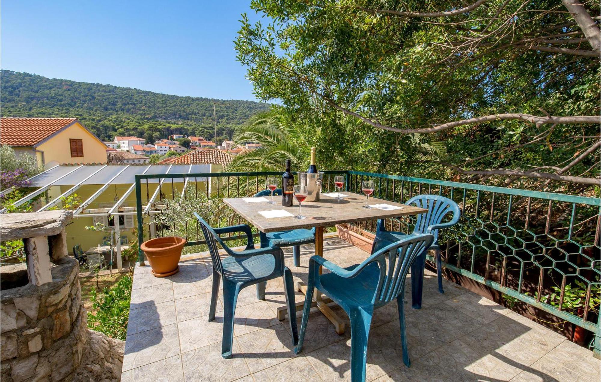 Lovely Apartment In Veli Losinj With Kitchen 外观 照片