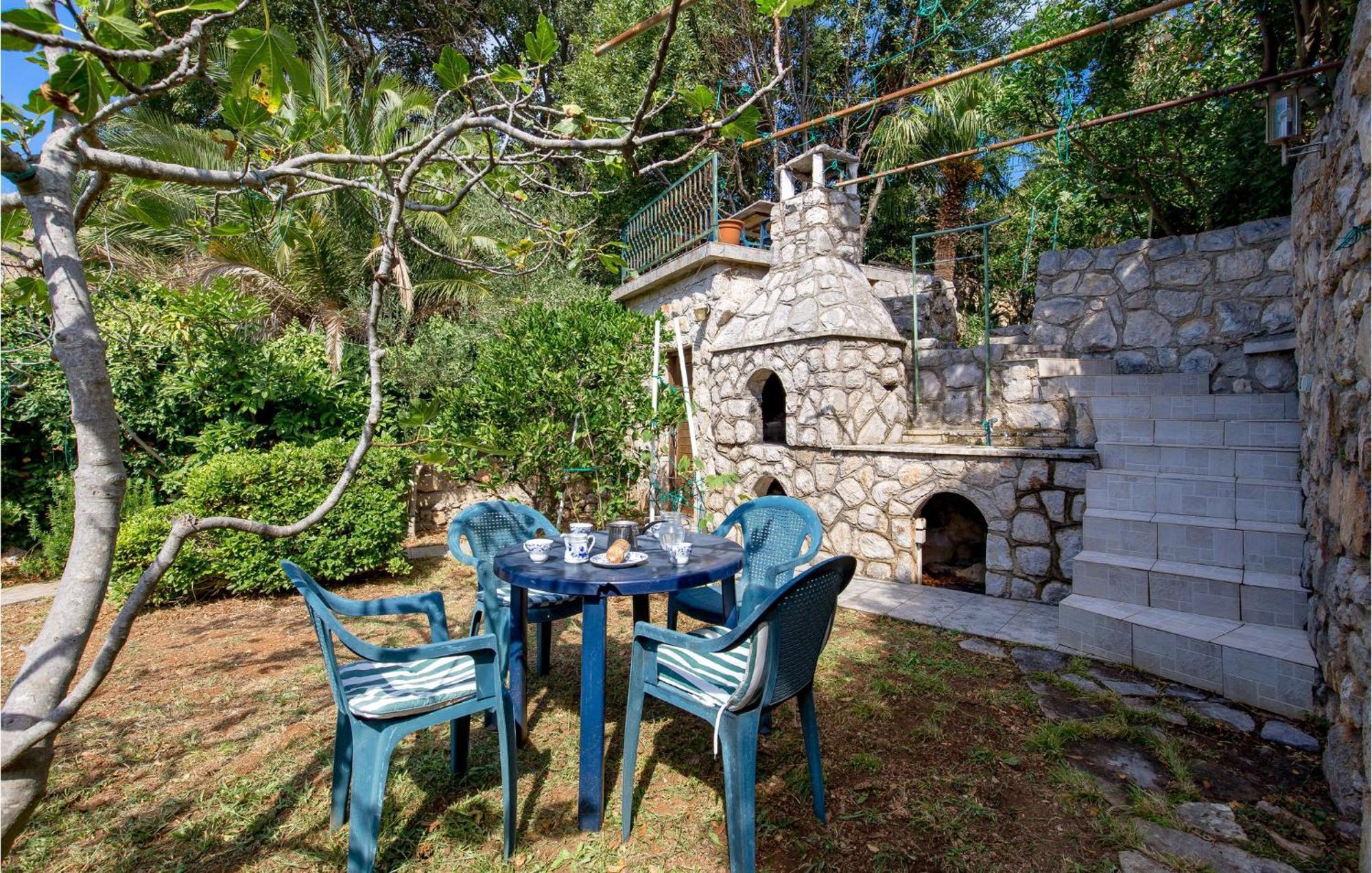 Lovely Apartment In Veli Losinj With Kitchen 外观 照片
